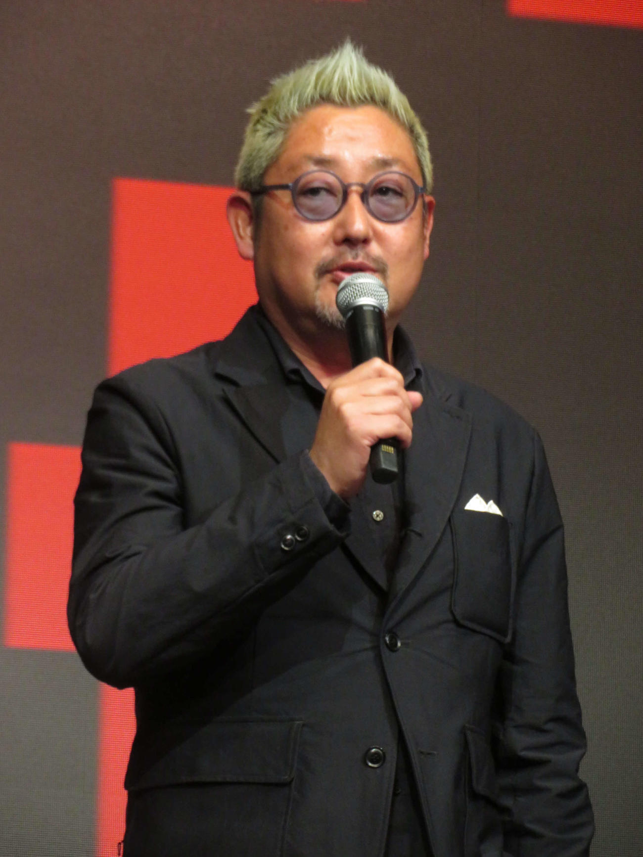 2022年東映ラインナップ発表会で新たなホラー映画シリーズの製作を明かした東映の紀伊宗之プロデューサー（撮影・村上幸将）
