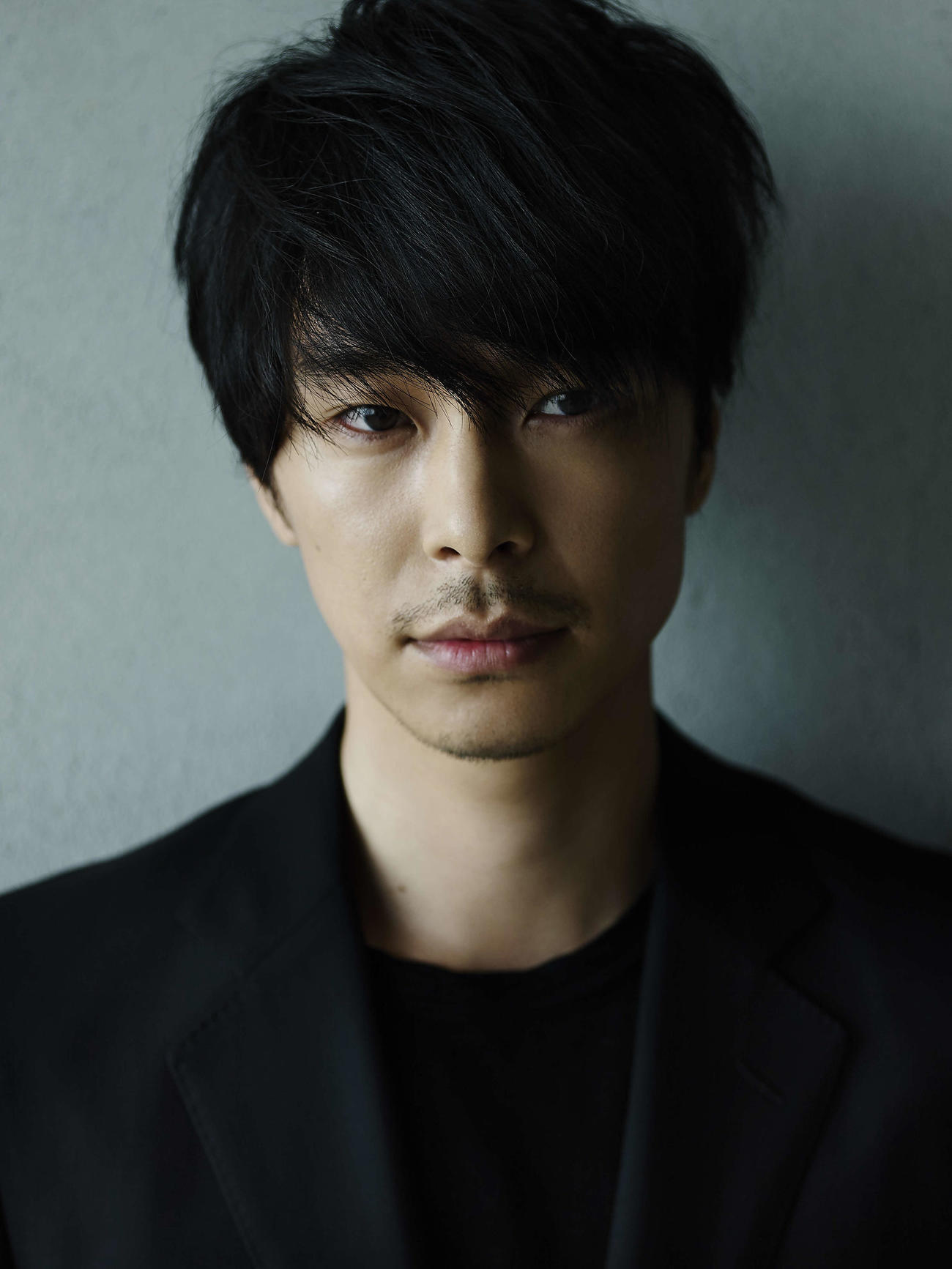 映画「はい、泳げません」に主演する長谷川博己