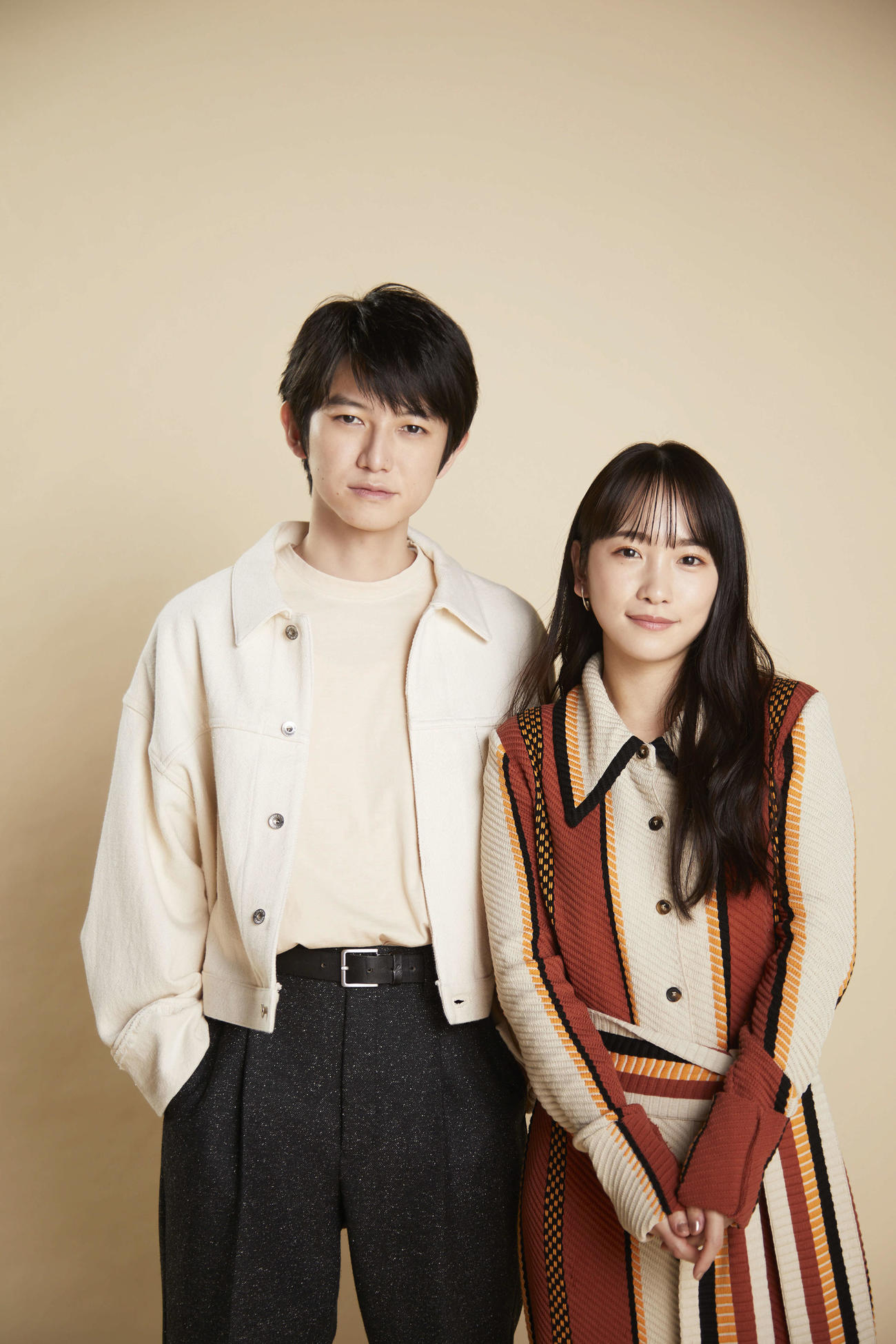NHK連続テレビ小説「カムカムエヴリバディ」で3代目ヒロインを演じる川栄李奈（右）と共演の本郷奏多