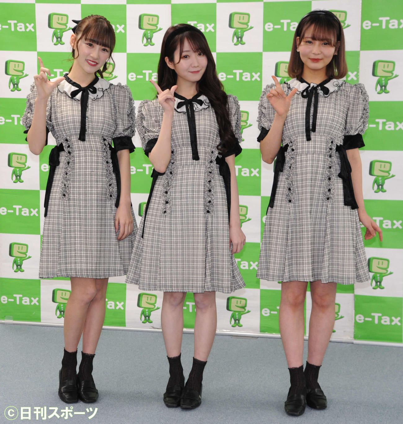 e－TaxのPRイベントに出演した、左から＝LOVEの音嶋莉沙、大谷映美里、大場花菜（撮影・松尾幸之介）