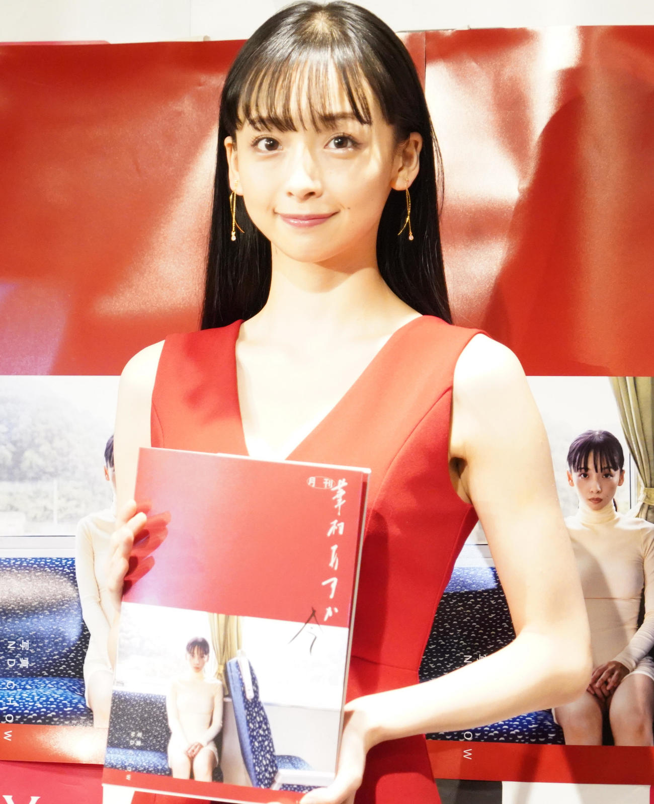初の写真集「月刊　華村あすか・今」の発売記念会見を行った華村あすか（撮影・佐藤成）
