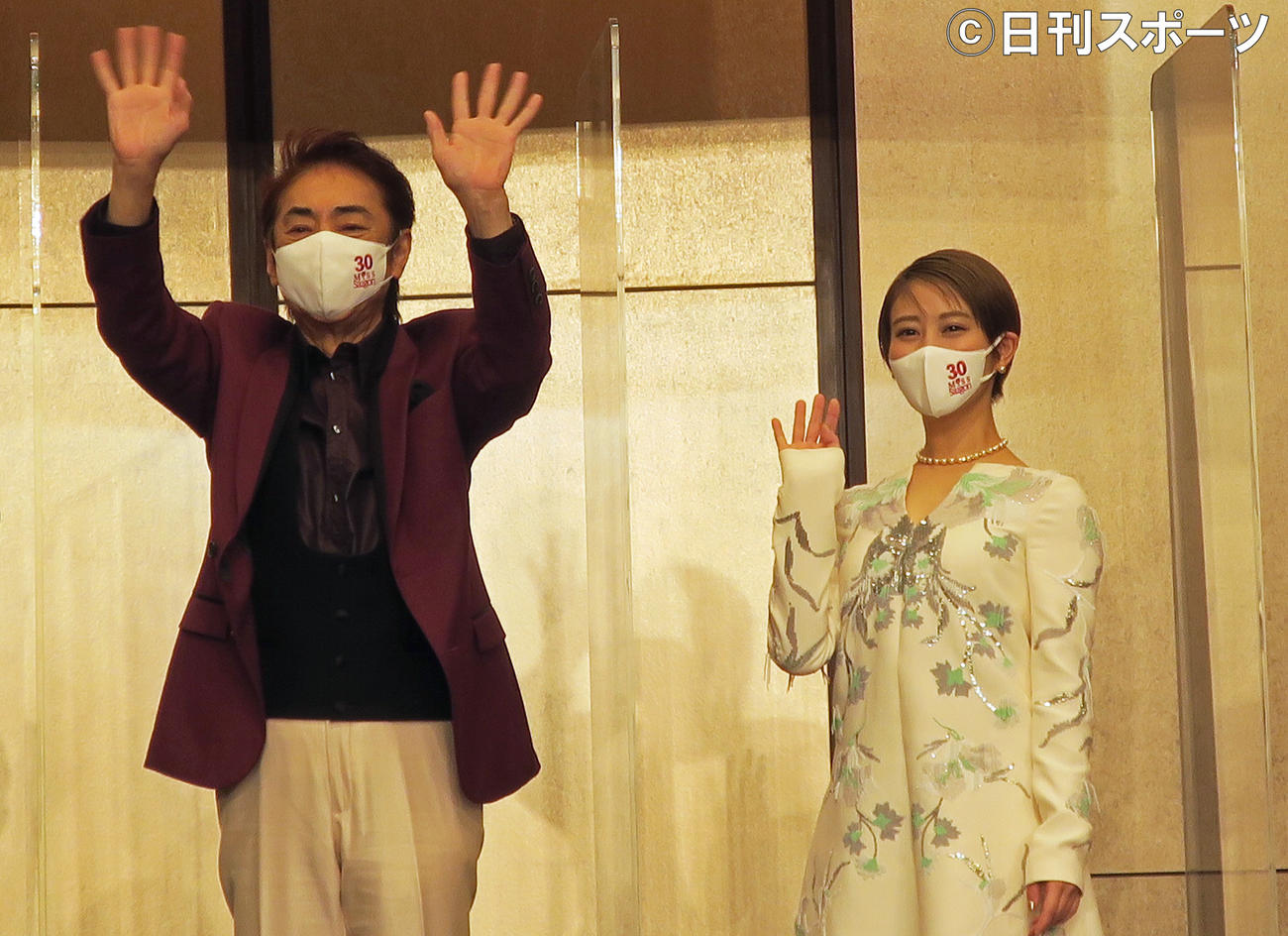 ミュージカル「ミス・サイゴン」制作発表会で。左から、市村正親、高畑充希