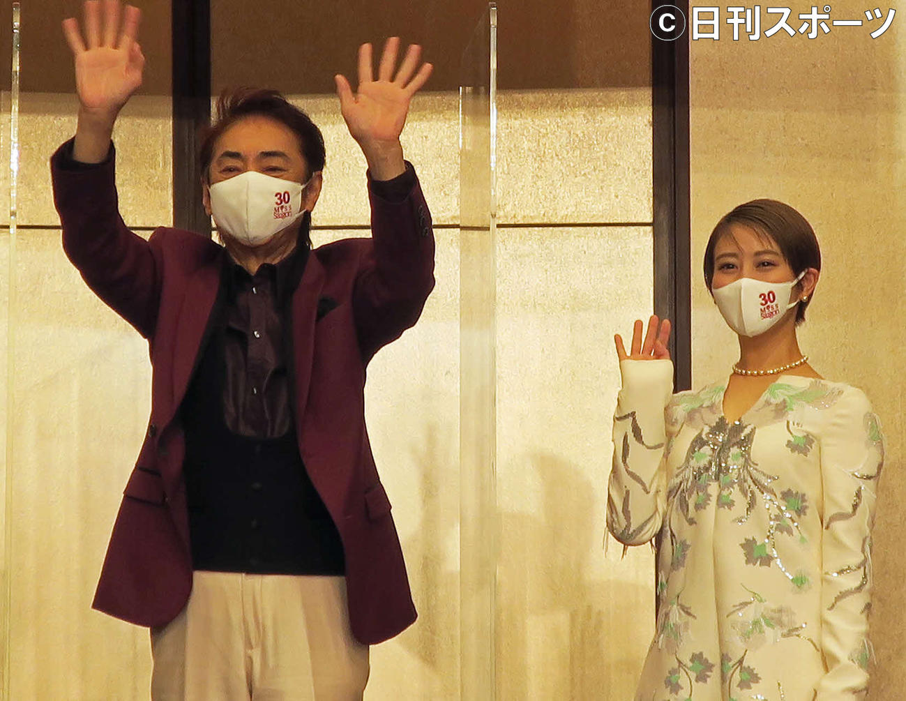ミュージカル「ミス・サイゴン」制作発表会に臨む市村正親（左）と高畑充希