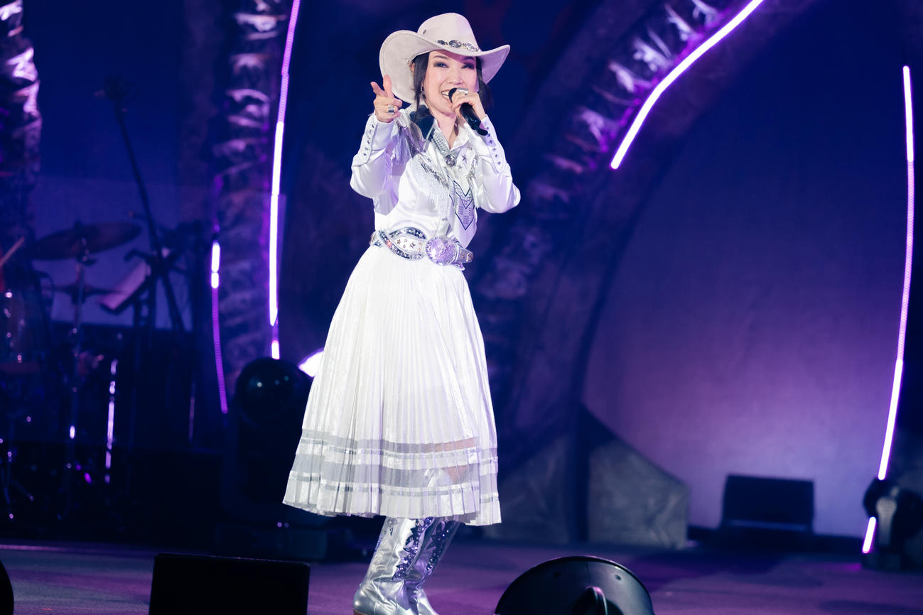 42回目を迎えた恒例の苗場ライブでパフォーマンスする松任谷由実