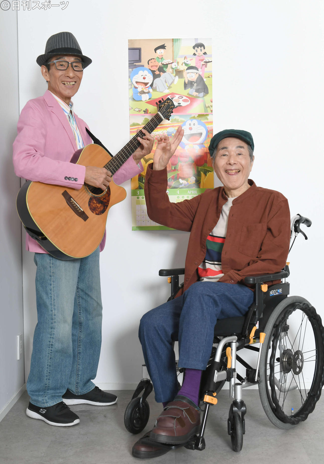 3月公開の映画「ドラえもん」の挿入歌「ココロありがとう」を歌うビリー・バンバンの菅原進（左）と兄孝（撮影・酒井清司）