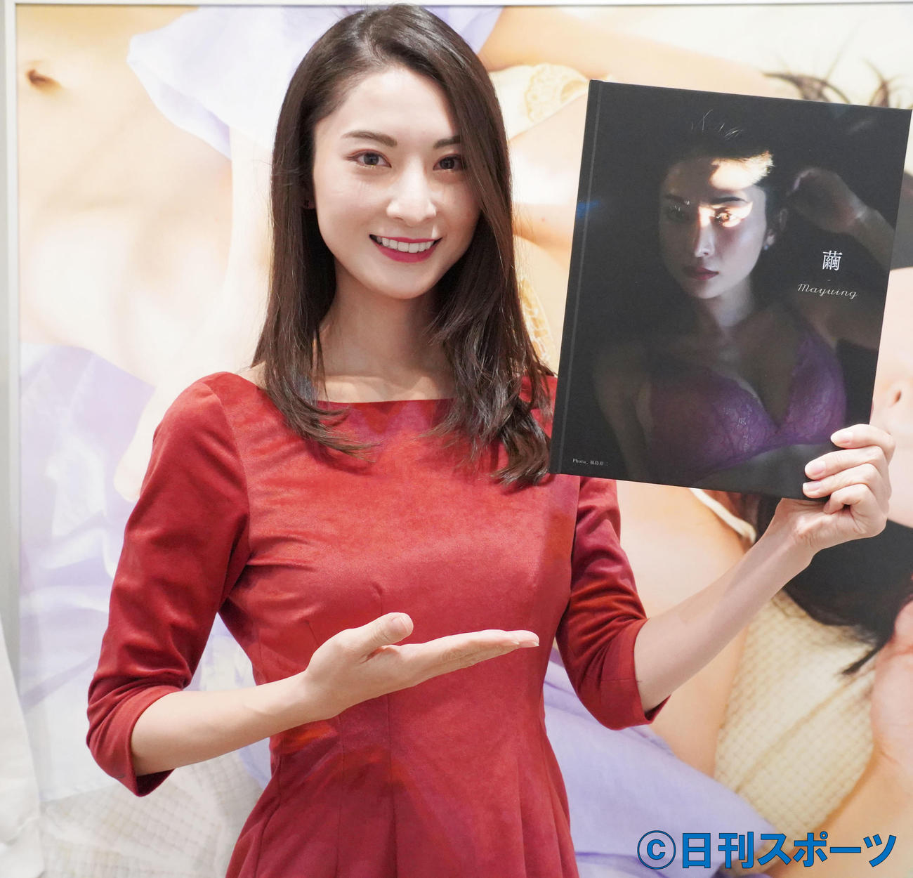 写真家・福島裕二氏とタッグを組んだ写真展「繭×福島裕二写真展－繭ing－」を開催する繭（撮影・佐藤成）