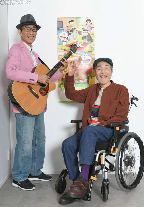 3月公開の映画「ドラえもん」の挿入歌「ココロありがとう」を歌うビリー・バンバンの菅原進（左）と兄孝（撮影・酒井清司）