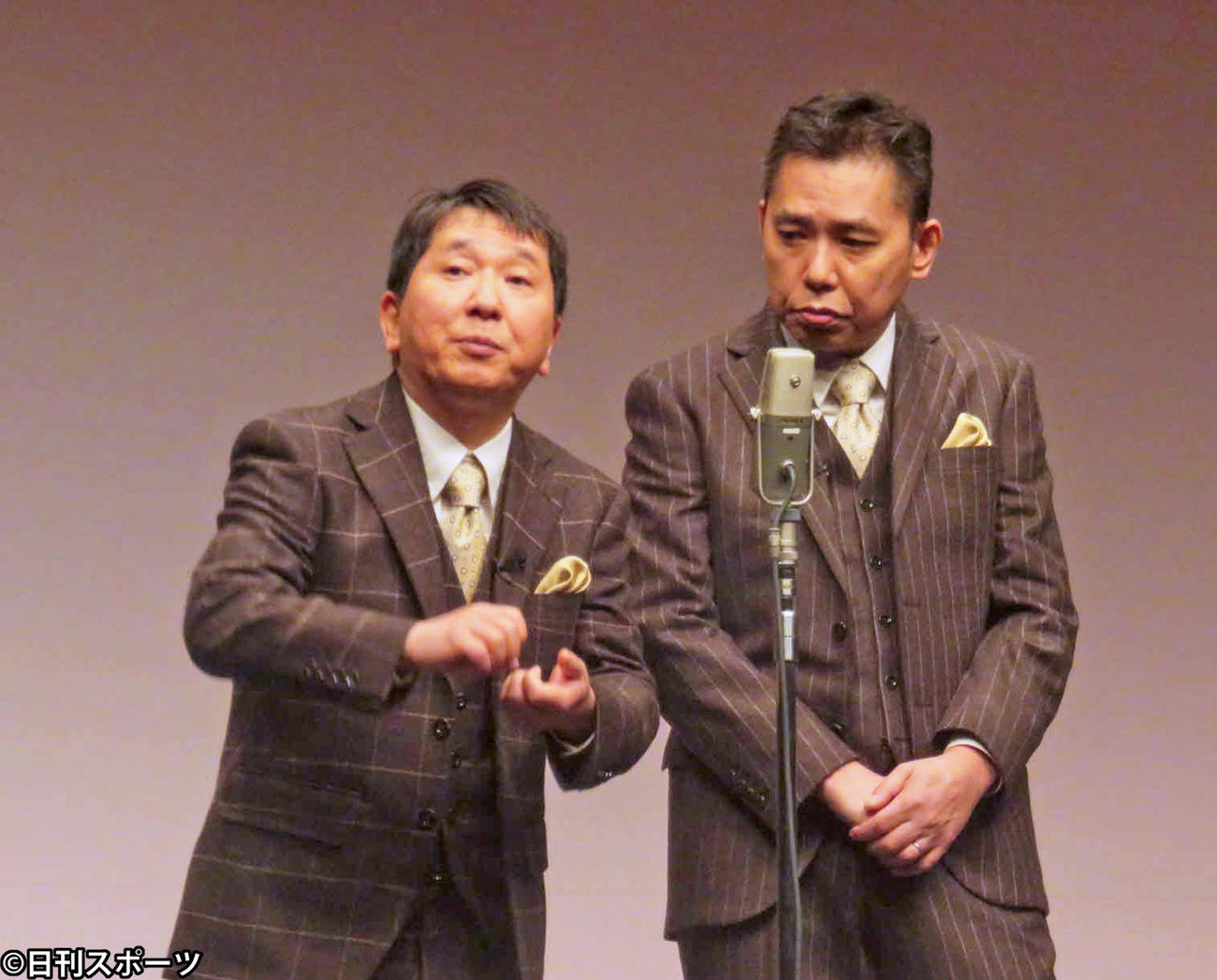 爆笑問題の田中裕二（左）と太田光