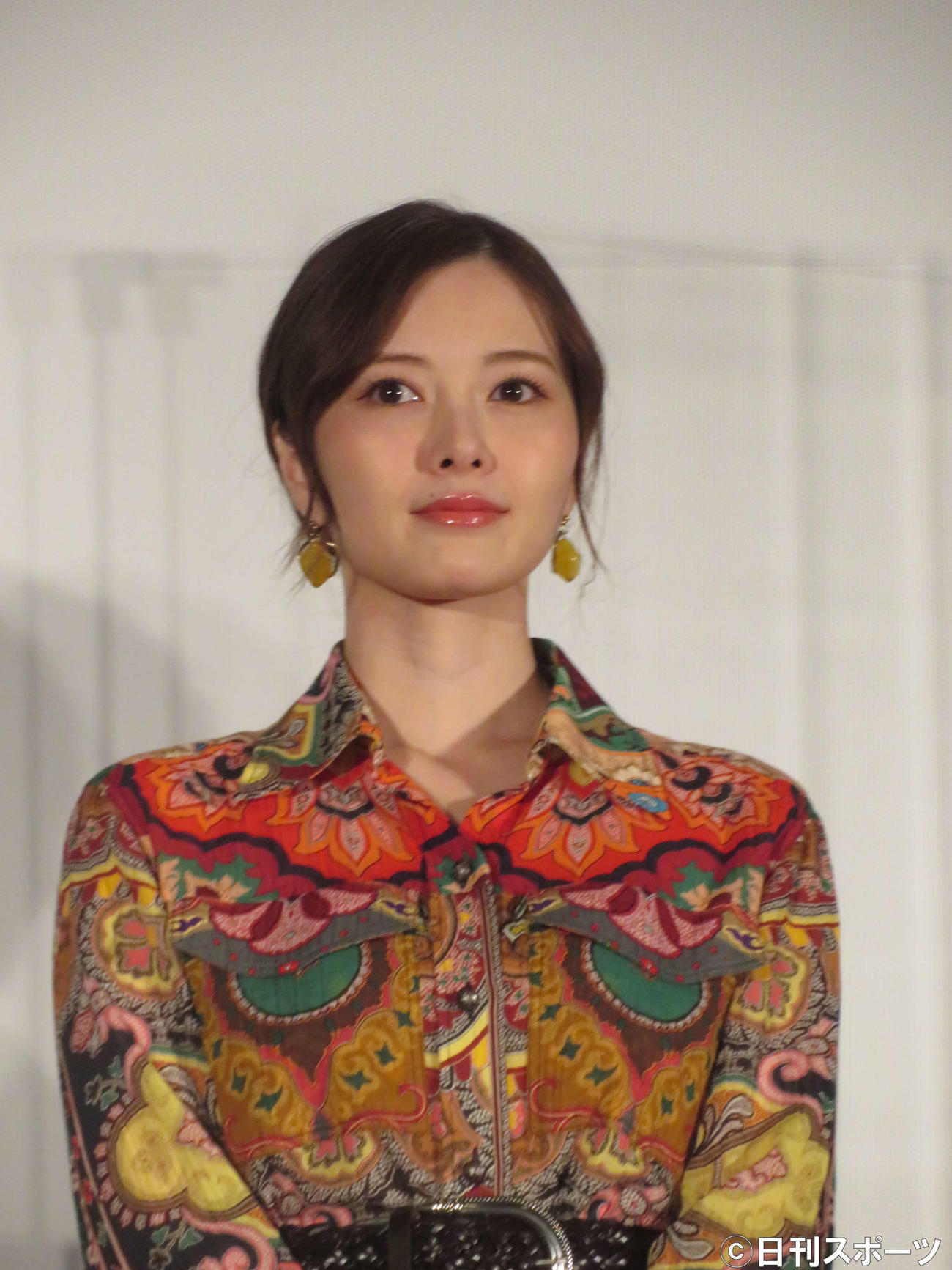 映画「嘘喰い」公開記念舞台あいさつに登壇した白石麻衣（撮影・村上幸将）