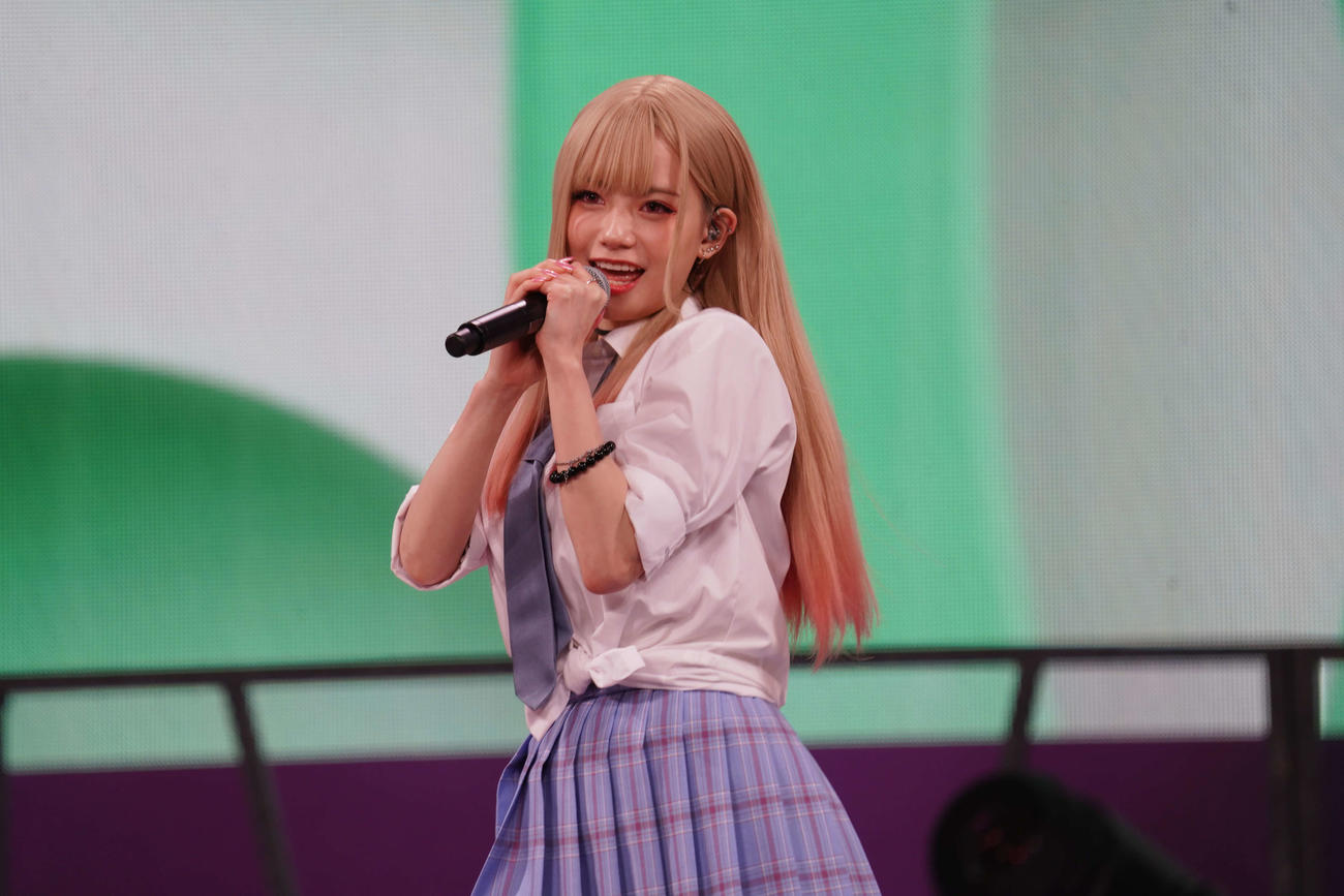 音楽イベント「オダイバ！！　超次元音楽祭－ヨコハマからハッピーバレンタインフェス　2022－」のオープニングアクトに登場したあかせあかり