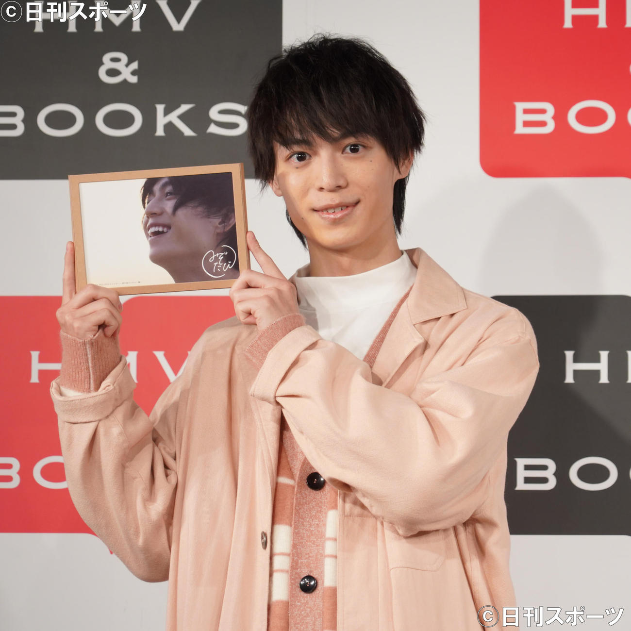 カレンダーの発売記念イベントを行った溝口琢矢（撮影・佐藤成）