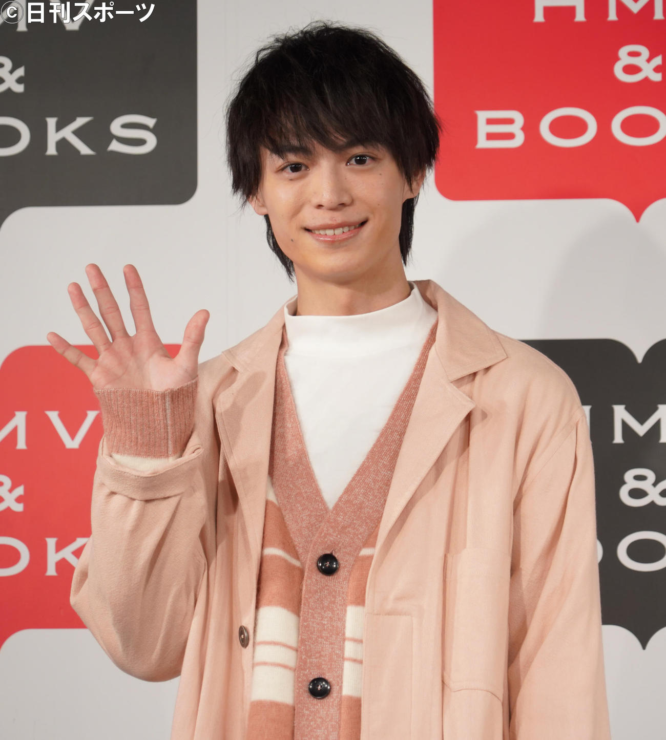 カレンダーの発売記念イベントを行った溝口琢矢（撮影・佐藤成）