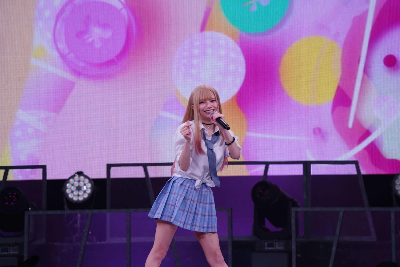 音楽イベント「オダイバ！！　超次元音楽祭－ヨコハマからハッピーバレンタインフェス　2022－」のオープニングアクトに登場したあかせあかり