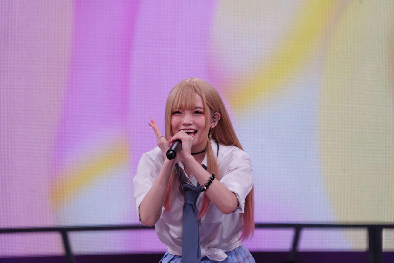 音楽イベント「オダイバ！！　超次元音楽祭－ヨコハマからハッピーバレンタインフェス　2022－」のオープニングアクトに登場したあかせあかり