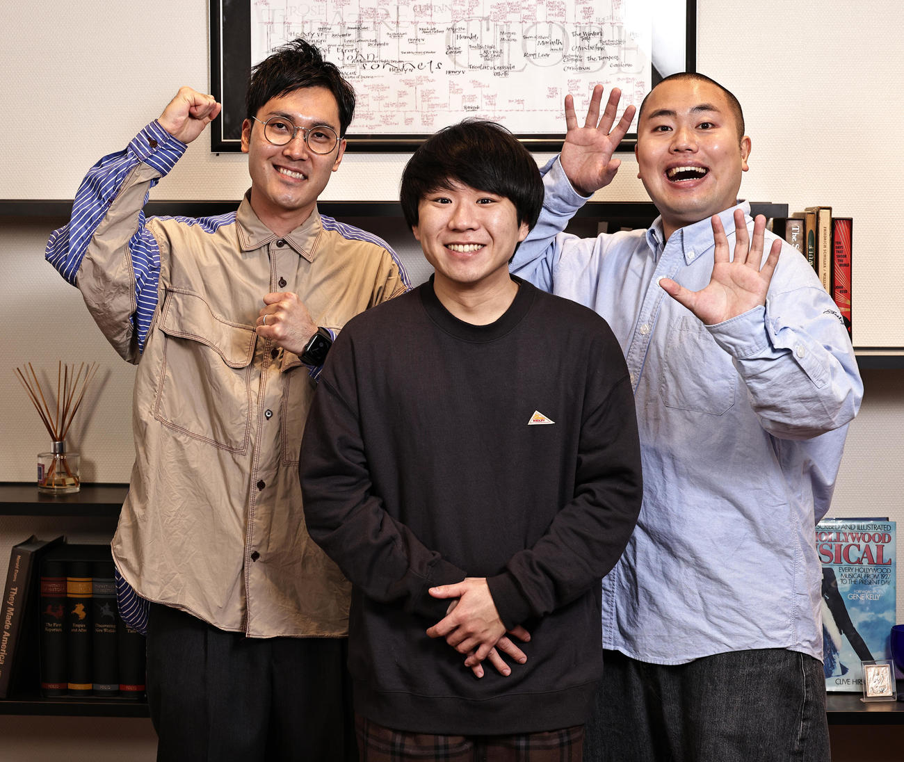 初単独ライブへの意気込みを語ったお笑いトリオ、ハナコ。左から菊田竜大、秋山寛貴、岡部大（撮影・中島郁夫）