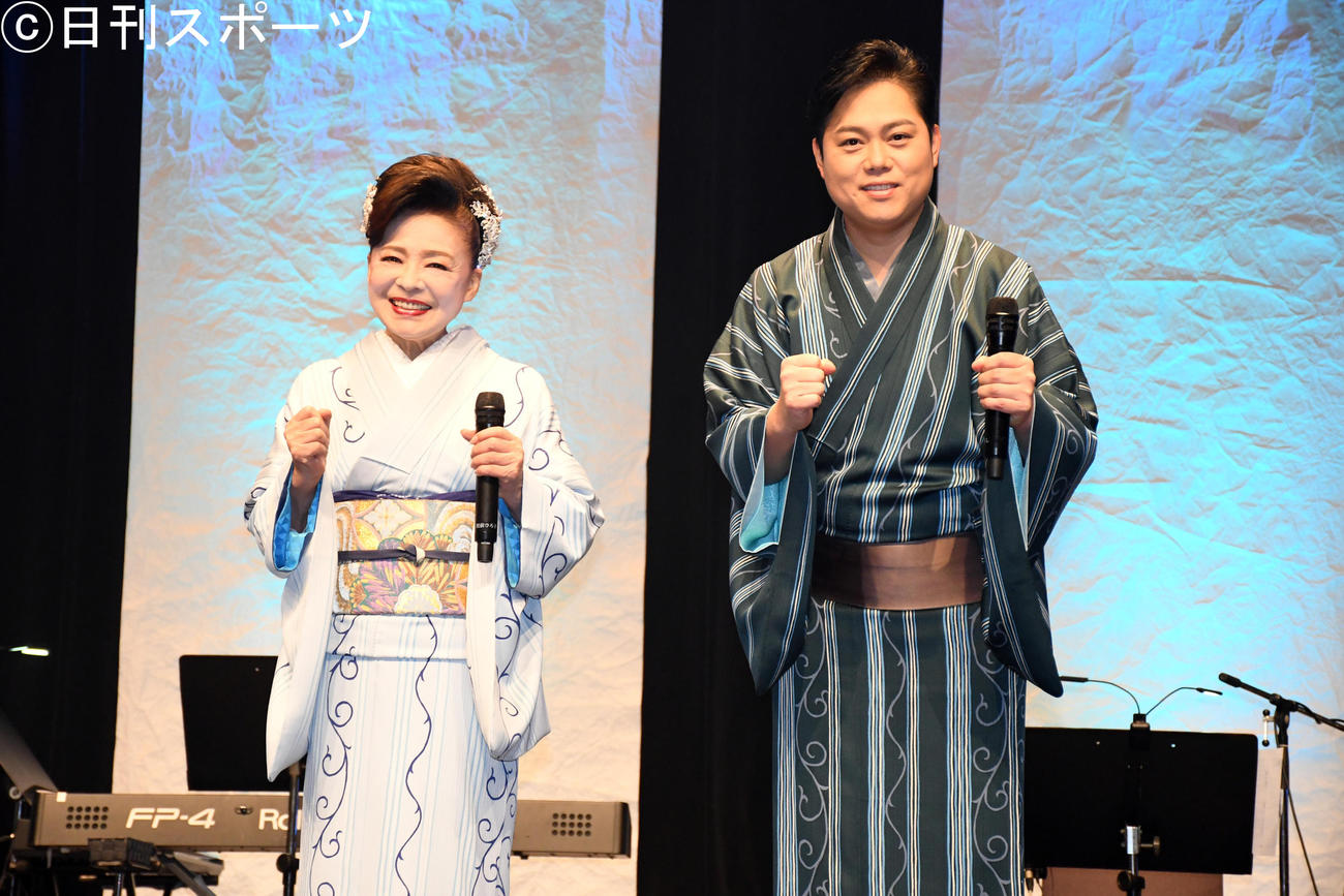 師弟でのコンサートを行った松前ひろ子（左）と三山ひろし（撮影・大友陽平）