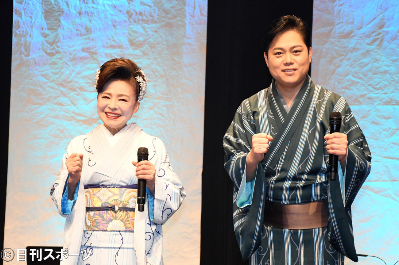 師弟でのコンサートを行った松前ひろ子（左）と三山ひろし（撮影・大友陽平）