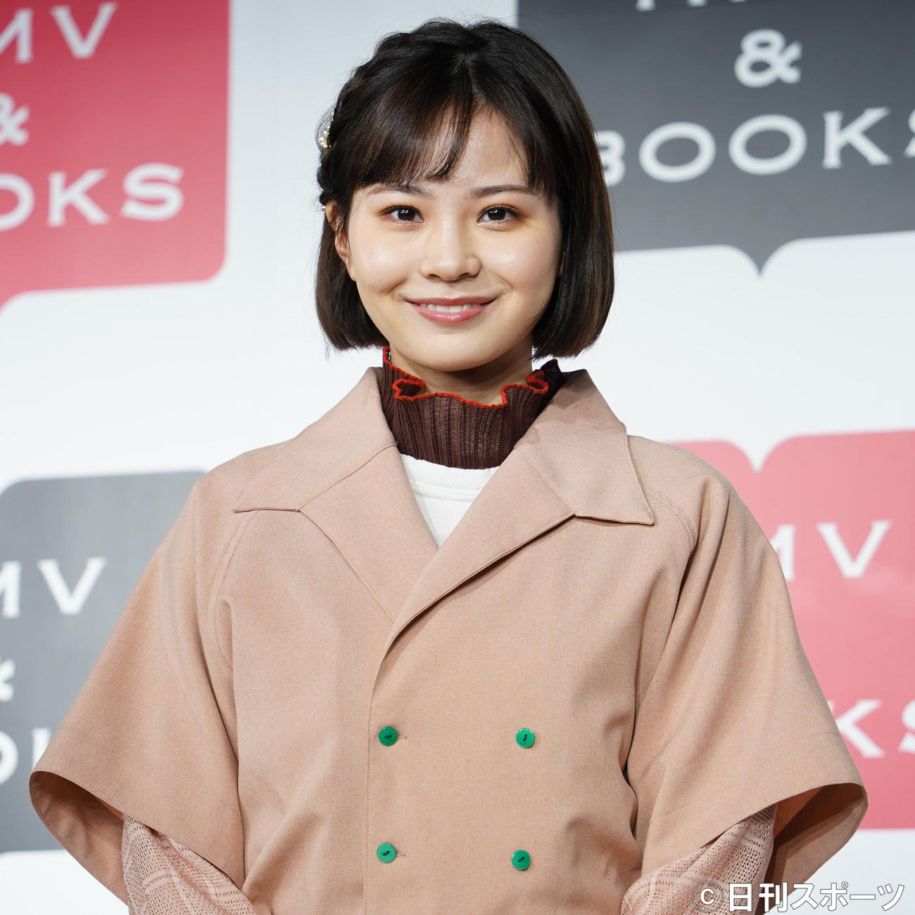 「2022－23カレンダー」発売イベントに登壇した、新谷ゆづみ（撮影・佐藤勝亮）