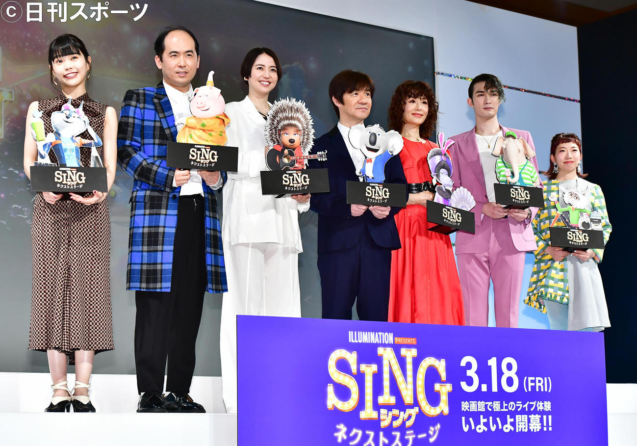 映画「SING／シング：ネクストステージ」日本語吹き替え版キャスト報告会に臨む、左からアイナ・ジ・エンド、斎藤司、長澤まさみ、内村光良、大地真央、ジェシー、akane（撮影・小沢裕）