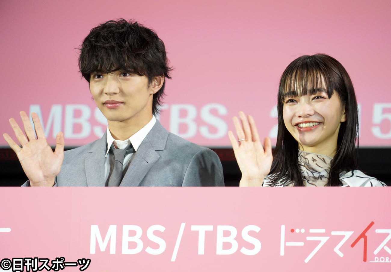連続ドラマ「liar」の完成試写披露トークイベントに出席した佐藤大樹と見上愛（撮影・佐藤成）