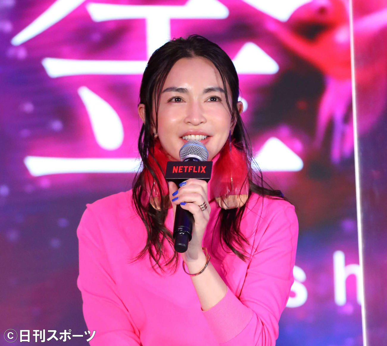 不倫妻を演じた長谷川京子（撮影・丹羽敏通）
