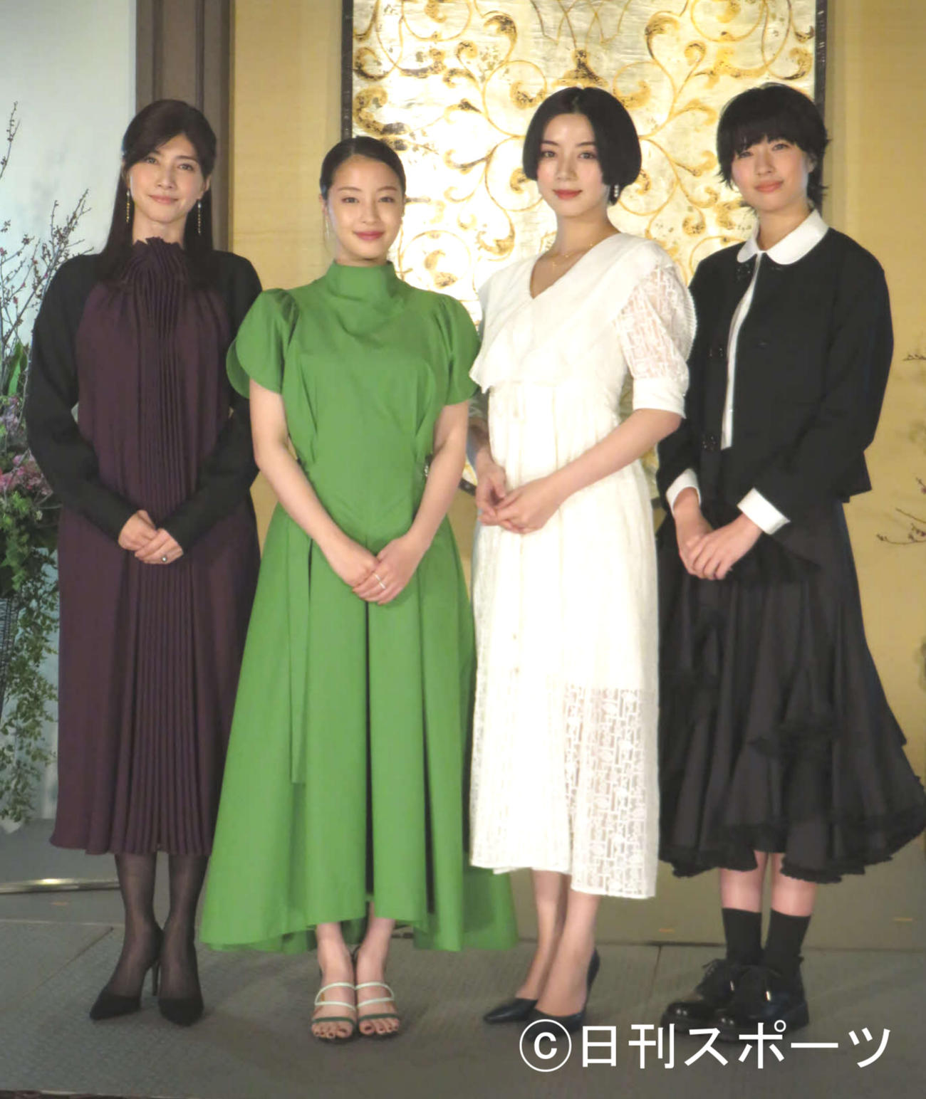 ドラマ「津田梅子」の会見に出席した（左から）内田有紀、広瀬すず、池田エライザ、佐久間由衣