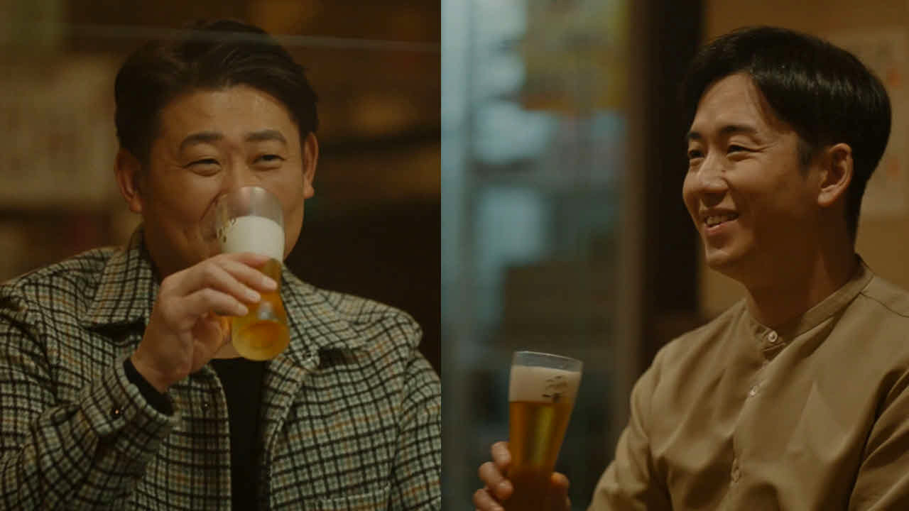松坂大輔氏（左）と斎藤佑樹氏がビールを飲みながら初めての対談を行った