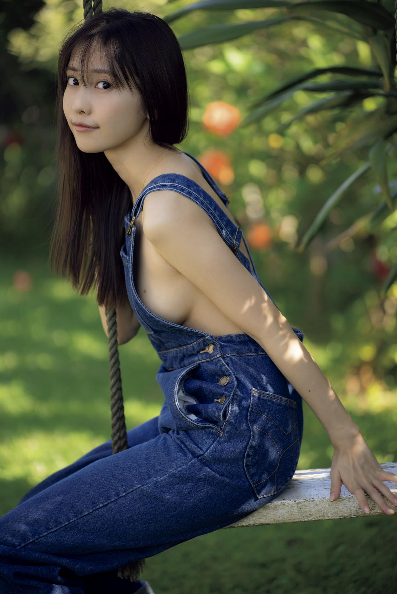 佐野ひなこが“神プロポーション”を披露した写真集「BE WITH ME」の1カット(C)光文社／週刊FLASH写真◎中村和孝