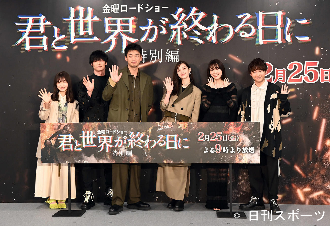 「金曜ロードショー　君と世界が終わる日に　特別編」の制作発表で笑顔を見せるキャスト。左から長濱ねる、笠松将、竹内涼真、中条あやみ、飯豊まりえ、須賀健太（撮影・たえ見朱実）