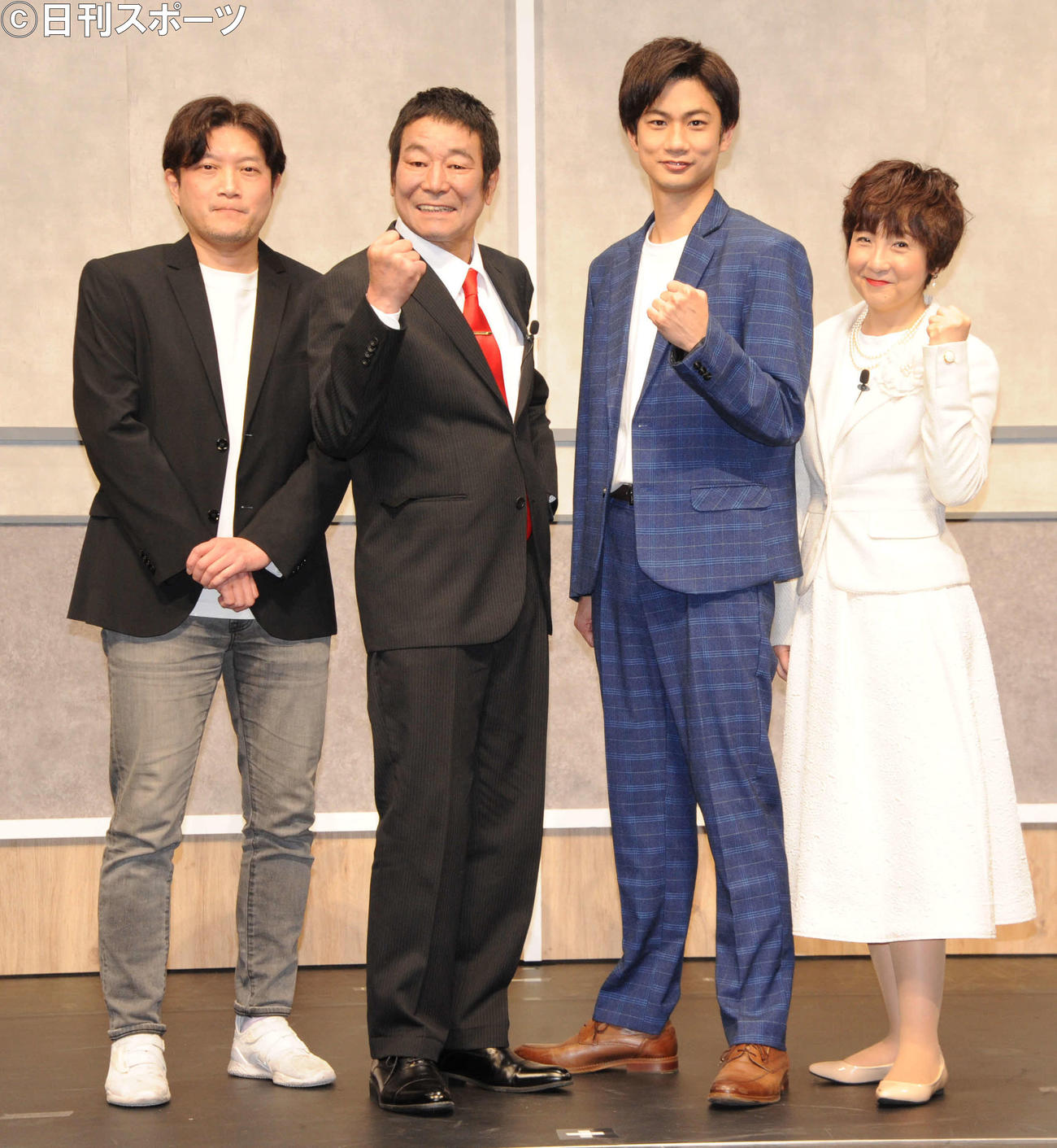舞台「政見放送」の初日を迎え、取材に応じた左から演出の谷健二氏、ダンカン、馬場良馬、藤田朋子（撮影・松尾幸之介）