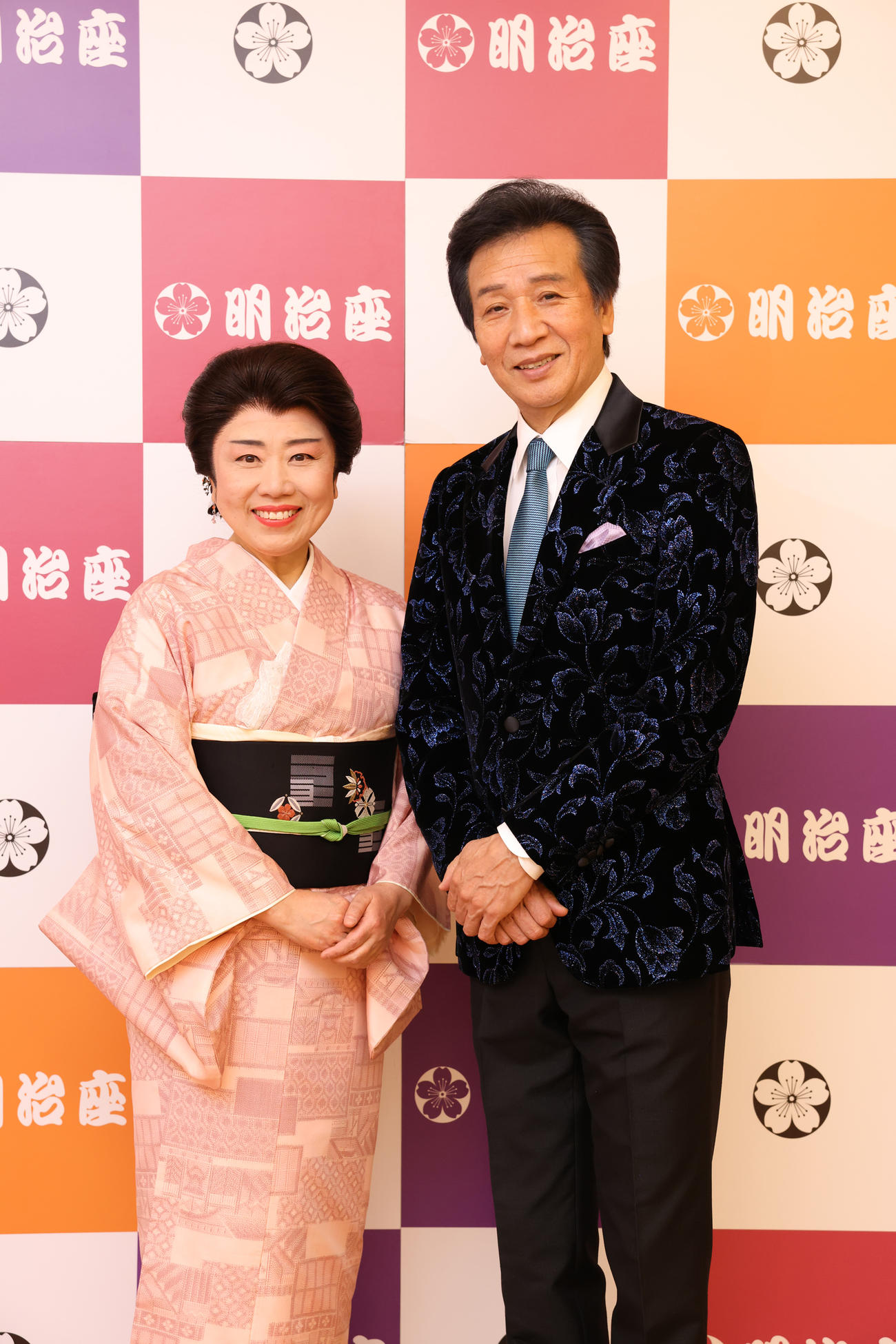 明治座「前川清・藤山直美公演」初日取材会で。左から、藤山直美、前川清