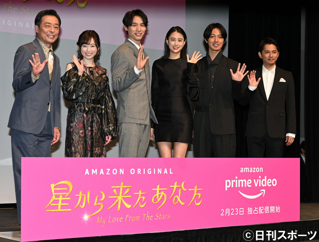 Amazon Originalドラマ「星から来たあなた」配信記念プレミアイベントに出演したキャスト。左から光石研、福原遥、福士蒼汰、山本美月、工藤阿須加、今井翼（撮影・たえ見朱実）