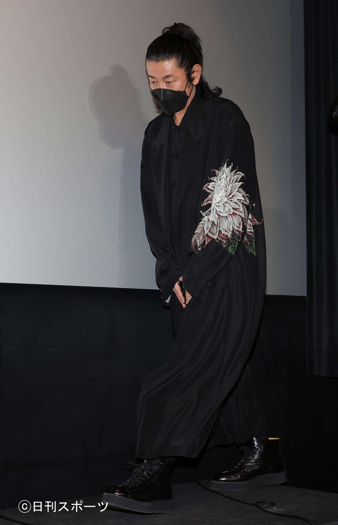 映画「ホテルアイリス」公開記念舞台あいさつに登壇する永瀬正敏（撮影・河野匠）