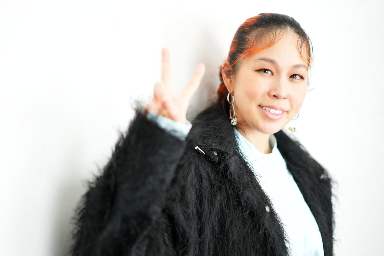 「カムカムエヴリバディ」主題歌を担当しているAI（撮影・横山健太）
