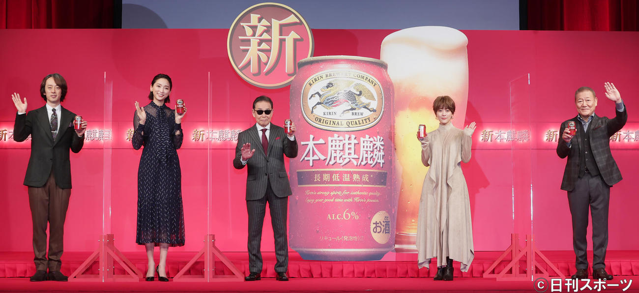 キリン「本麒麟」新CM発表会に出席した左から滝藤賢一、杏、タモリ、高畑充希、國村隼（撮影・野上伸悟）
