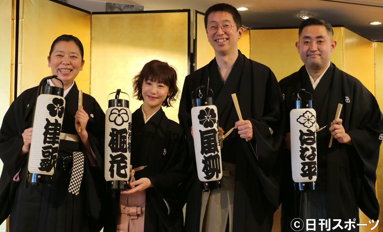 落語協会の真打ち昇進会見に出席した、左から三遊亭律歌、蝶花楼桃花、柳家風柳、林家はな平（撮影・小林千穂）