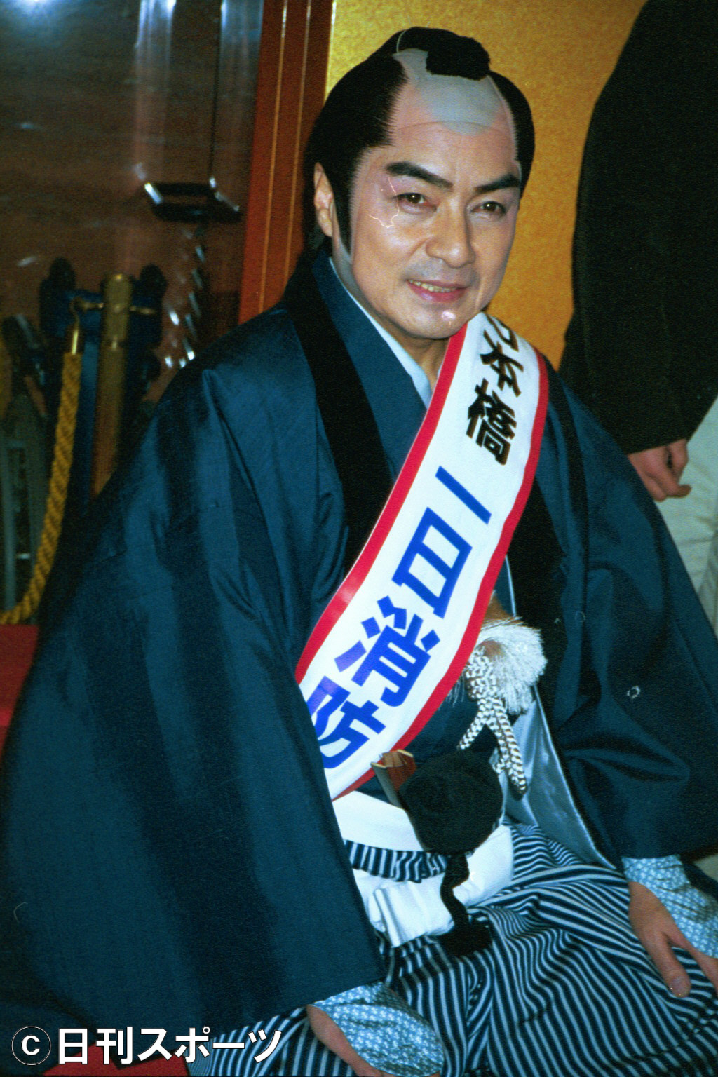 2002年、春の火災予防訓練で1日消防署長を務める西郷輝彦さん