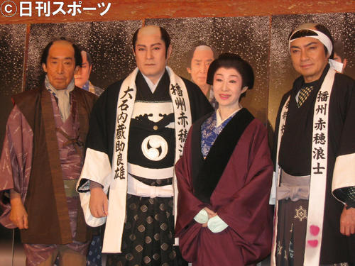 2007年、舞台「忠臣蔵」けいこ　左から藤田まことさん、松平健、三田佳子、西郷輝彦さん