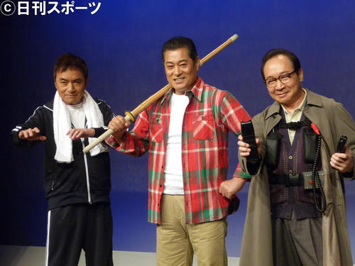 2015年、舞台「三匹のおっさん」会見　中村梅雀（右端）と松平健（中央）、西郷輝彦さん