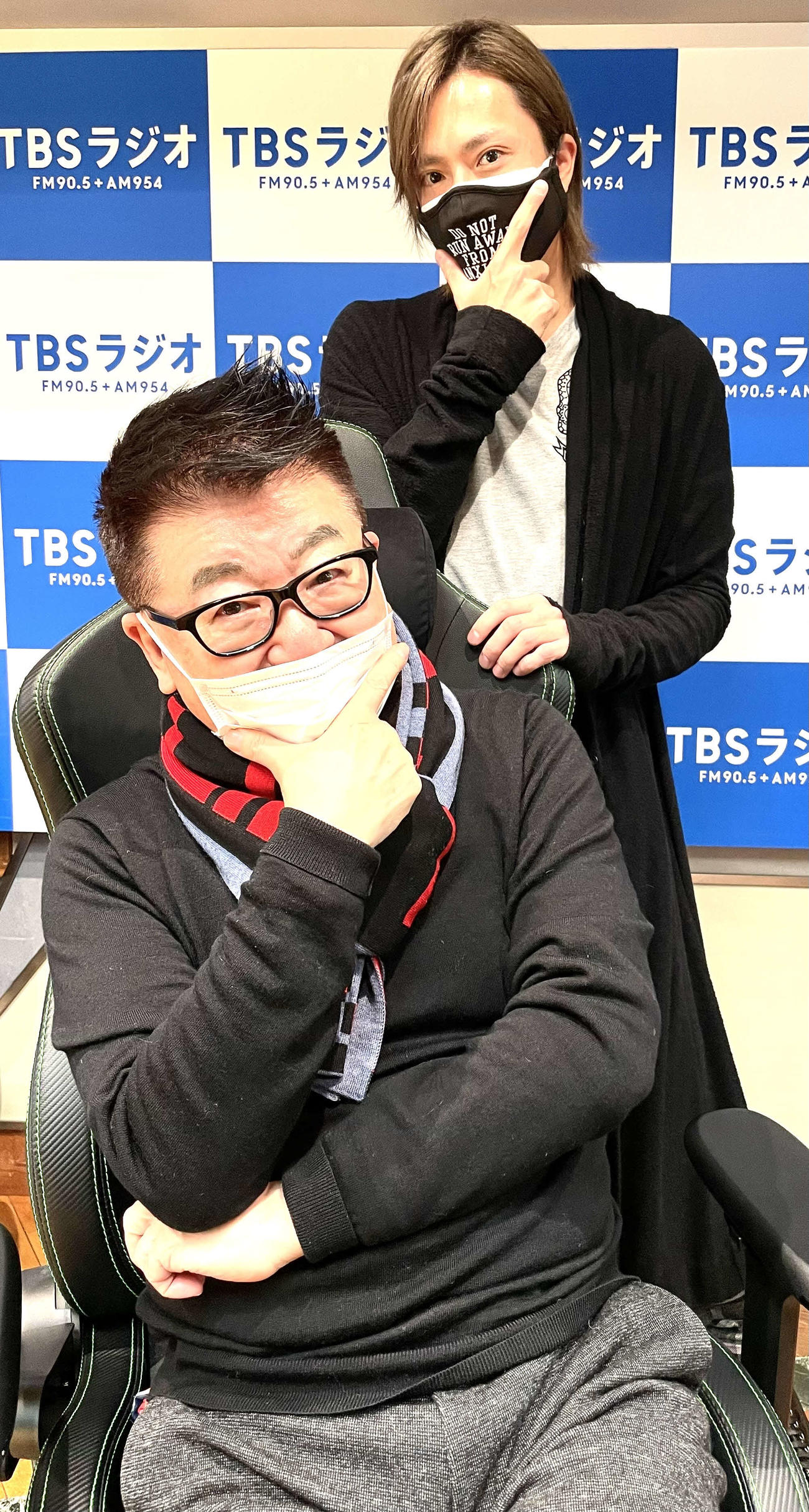 生島ヒロシ（前）と内貴博