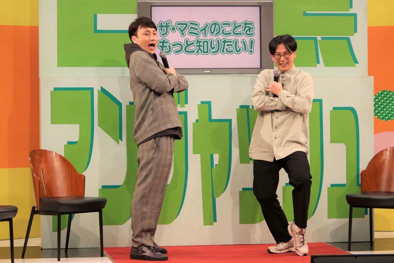 千葉テレビ「白黒アンジャッシュ」22日放送回の収録を行う、アンジャッシュの児嶋一哉（左）とザ・マミィの林田洋平（C）チバテレ