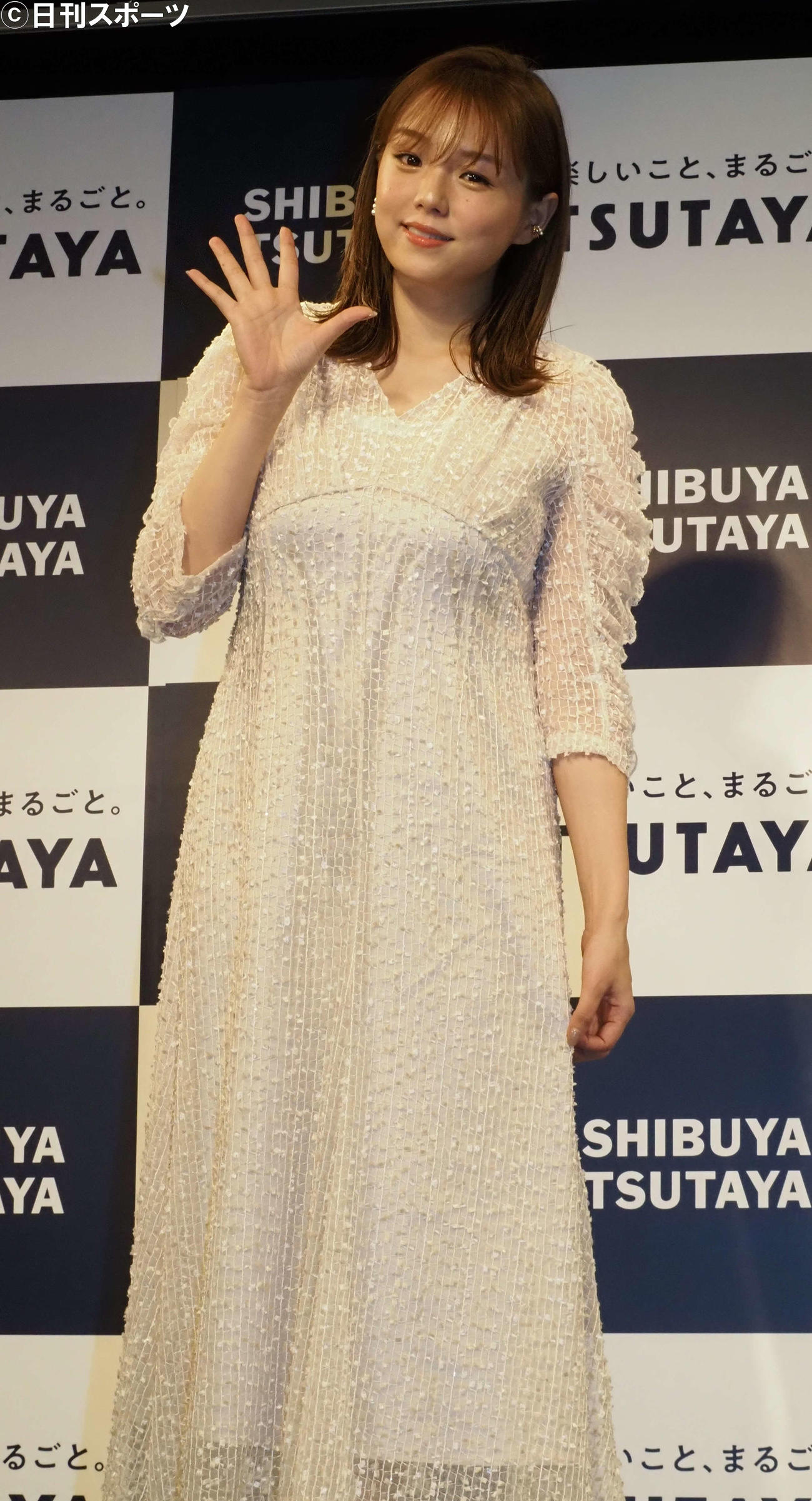 写真集「IDEA」発売記念イベントを開催した篠崎愛（撮影・遠藤尚子）