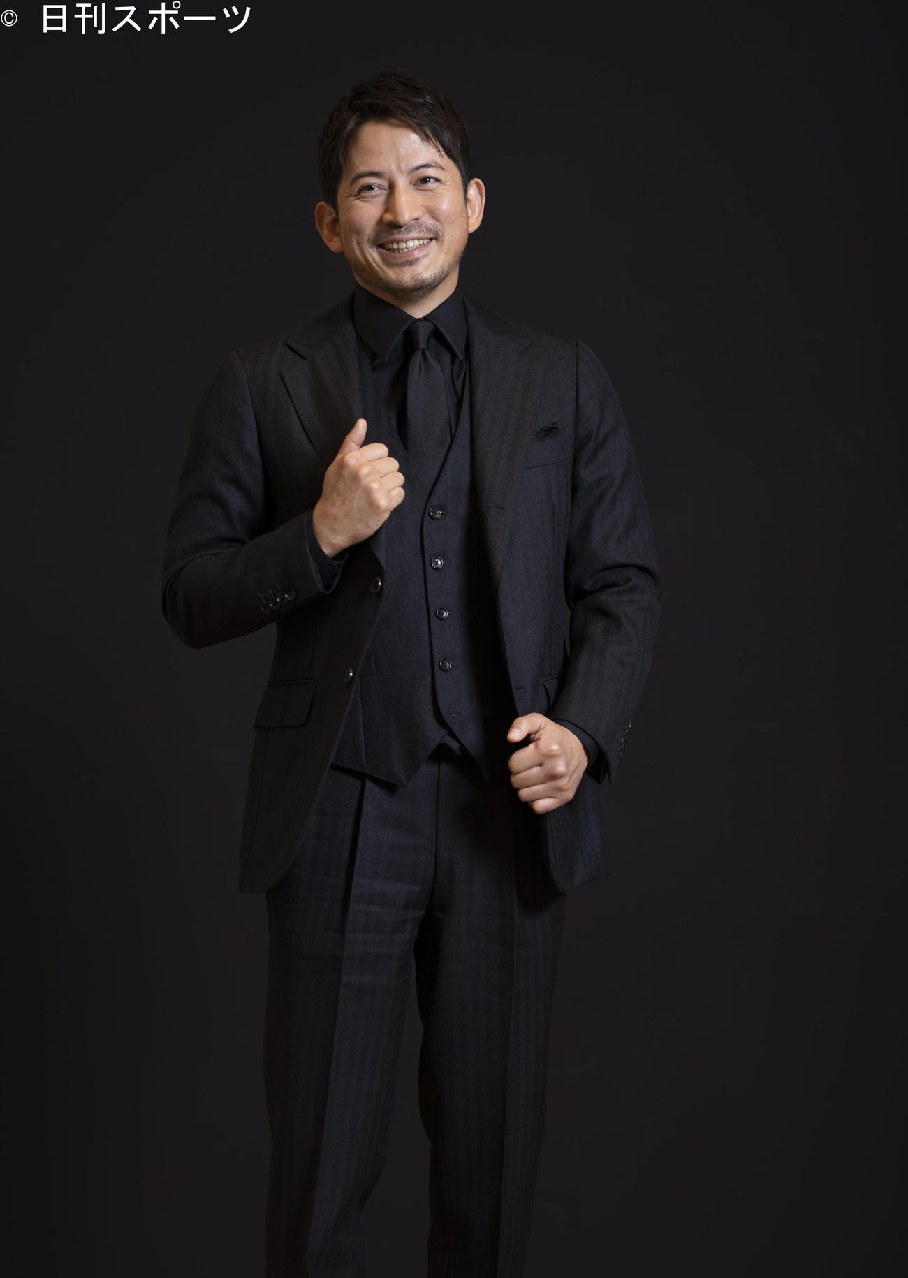 主演男優賞を受賞した岡田准一。自然な笑顔も絵になる男でした（撮影・垰建太）
