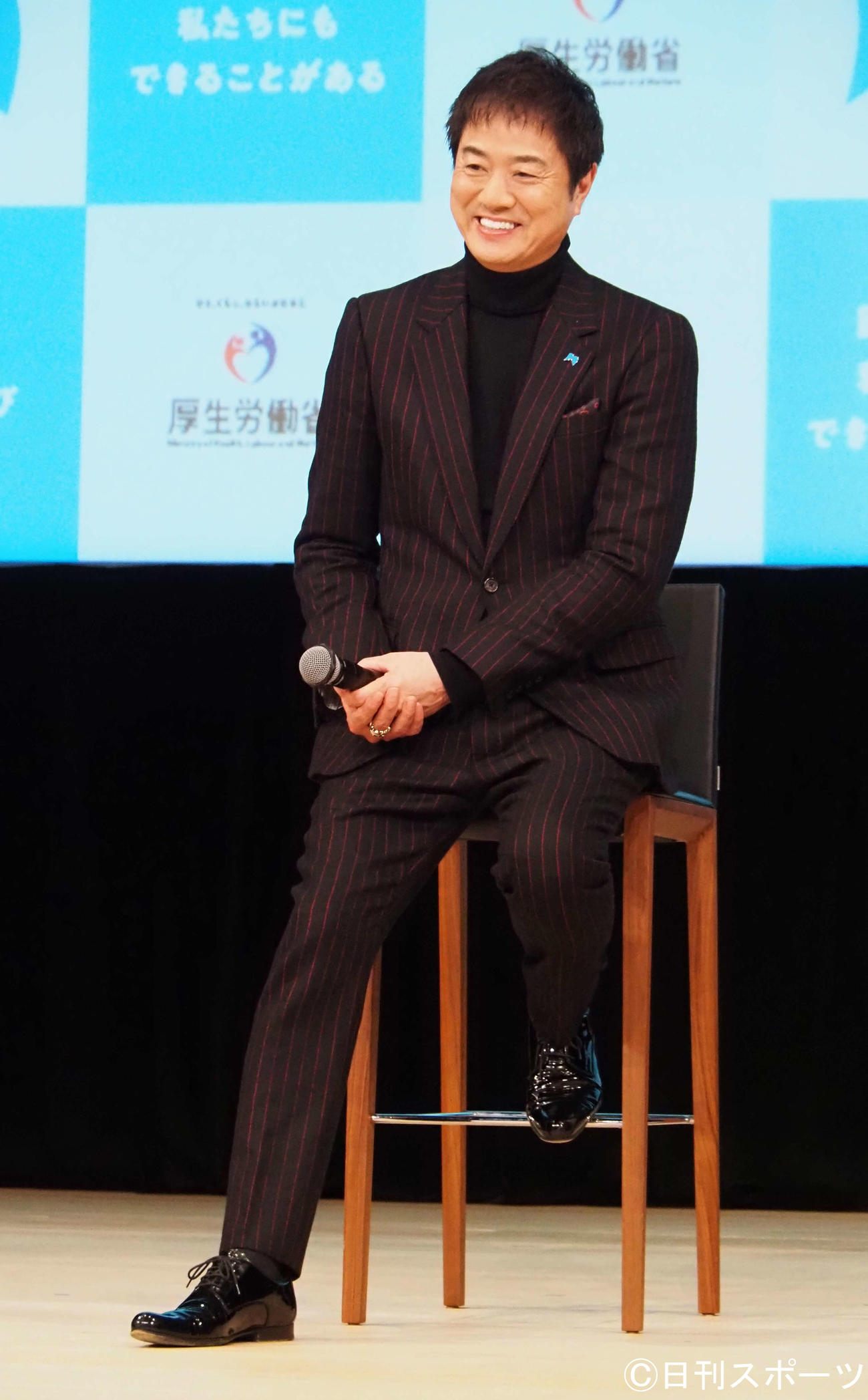 トーク中に笑顔を見せる高知東生（撮影・遠藤尚子）