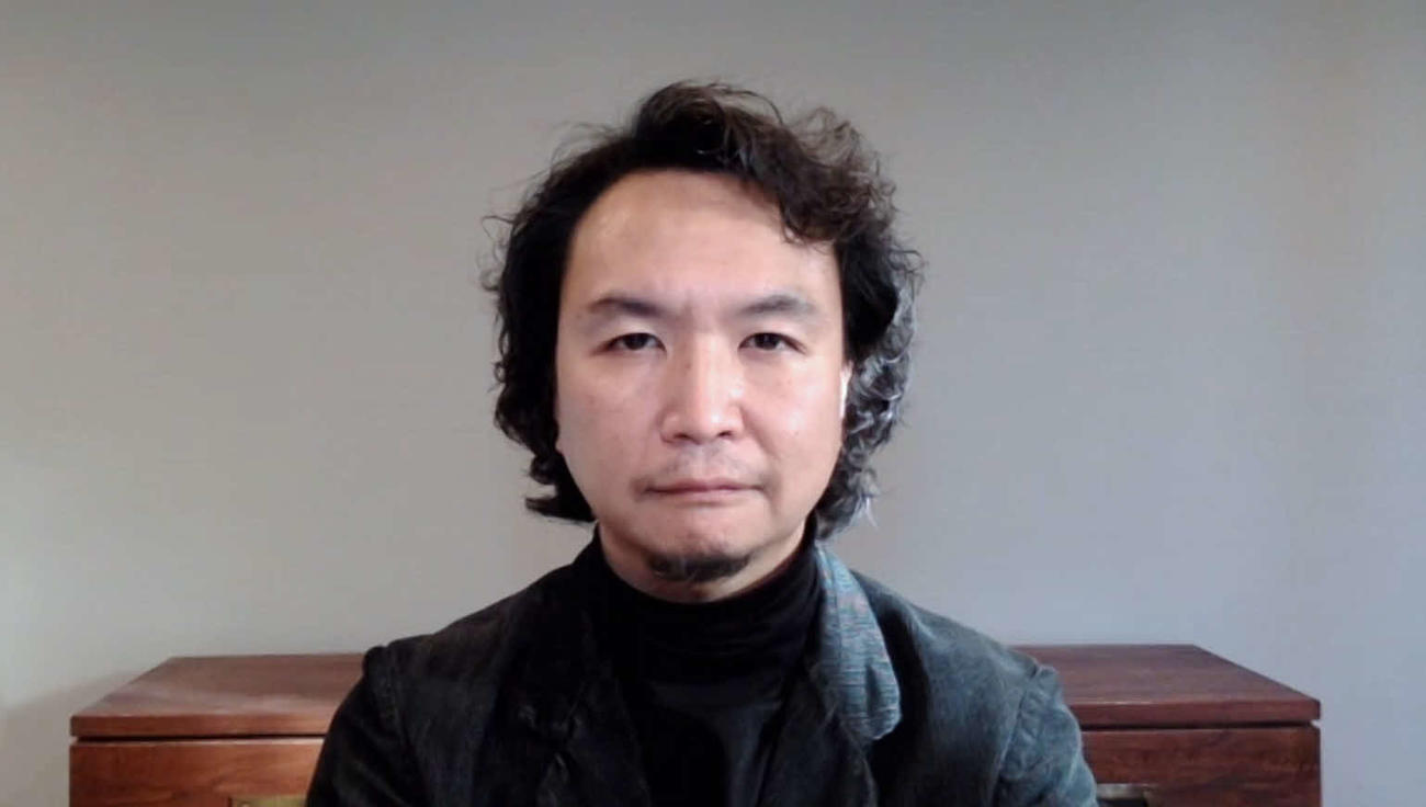 KAAT神奈川芸術劇場のラインアップを発表する、同劇場芸術監督の長塚圭史氏