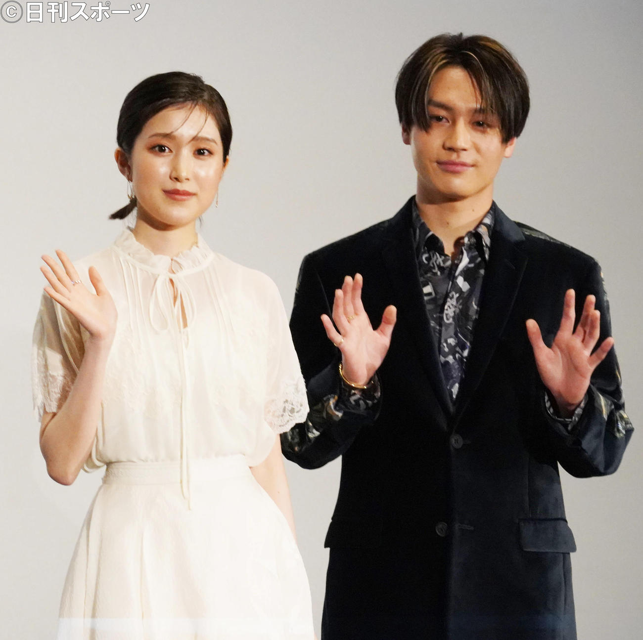 映画「君が落とした青空」の大ヒット御礼舞台あいさつに出席した福本莉子とジャニーズJr．のTravis Japan松田元太（撮影・佐藤成）