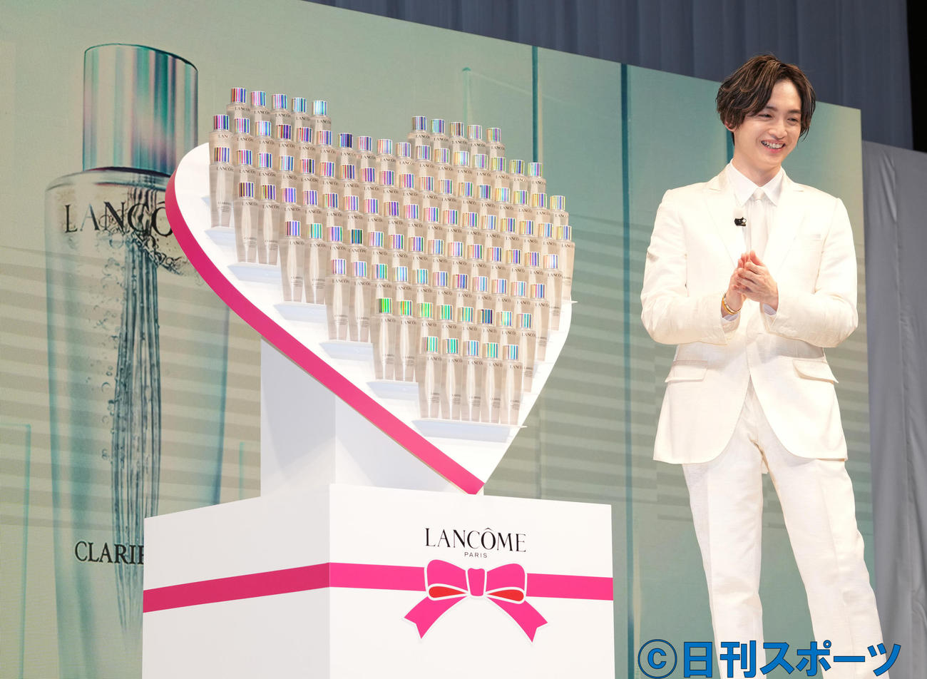 ランコム「Mr．クラリフィック」就任発表会で一足早い誕生日を祝福され笑顔を見せる玉森裕太（撮影・小沢裕）