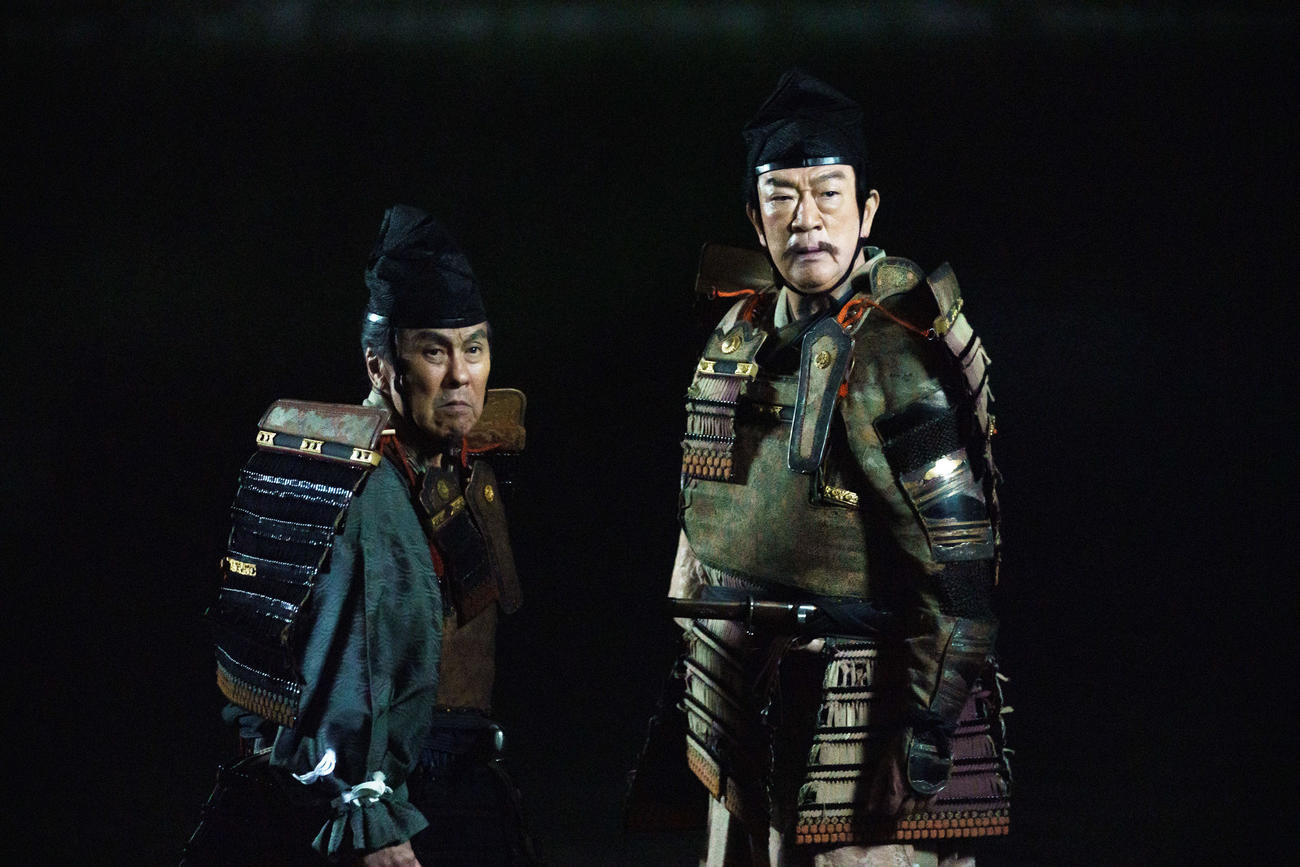 三浦義澄役の佐藤B作（左）と北条時政役の坂東彌十郎
