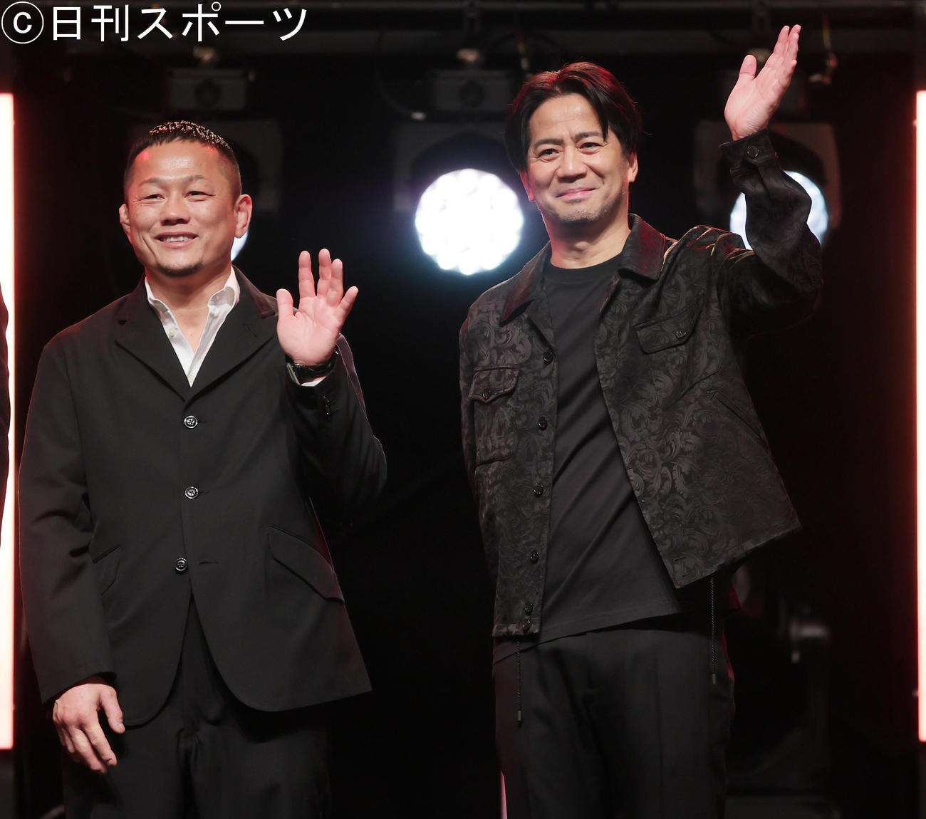LDH発、格闘技とLIVEが融合したエンターテインメント「POUND STORM」の会見で笑顔を見せる高谷裕之（左）とEXILEのHIRO（撮影・野上伸悟）