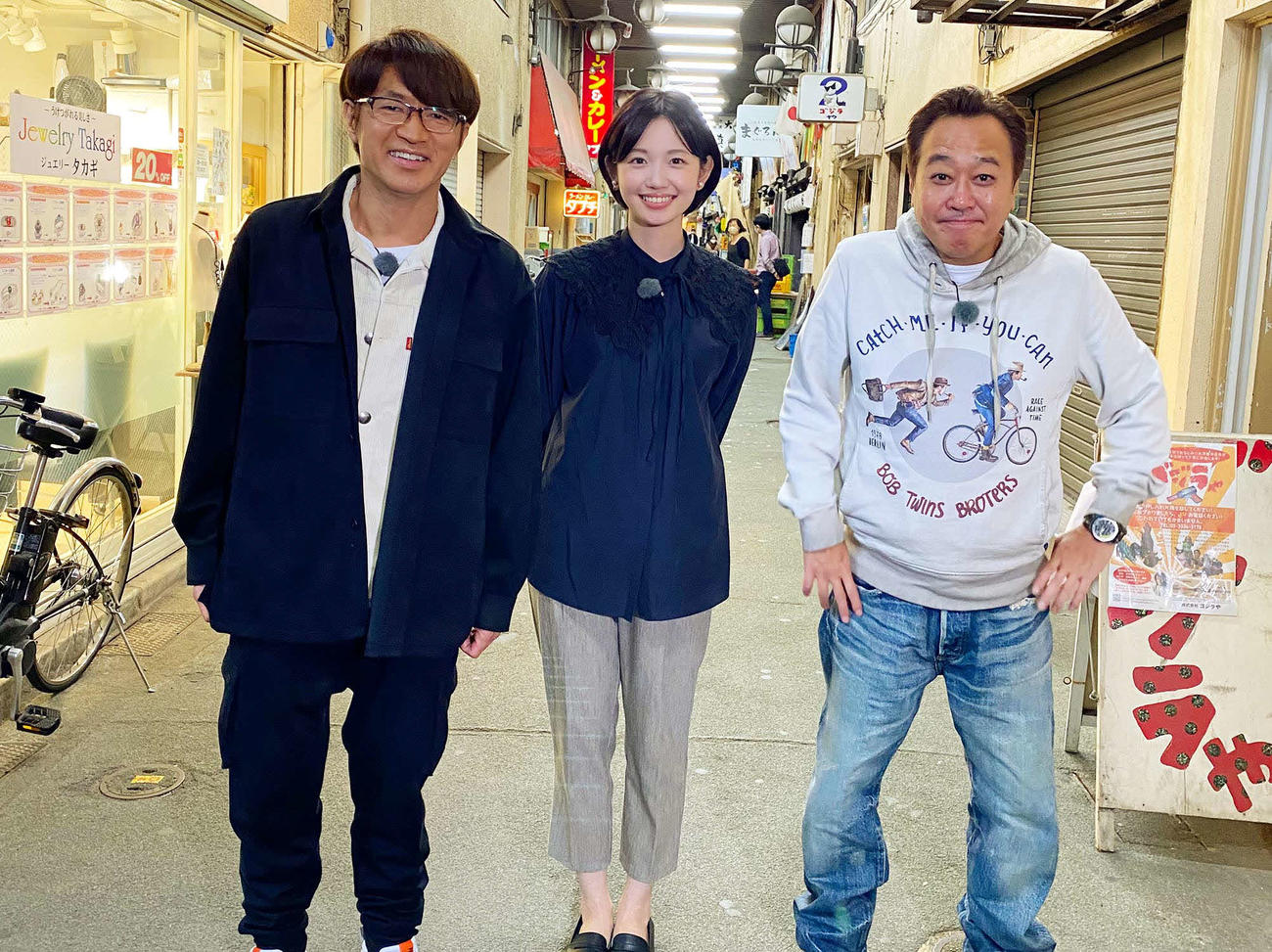 4月5日から、放送枠を移行するテレビ東京系「モヤモヤさまぁ～ず2」に出演する左から大竹一樹、田中瞳アナ、三村マサカズ（C）テレビ東京